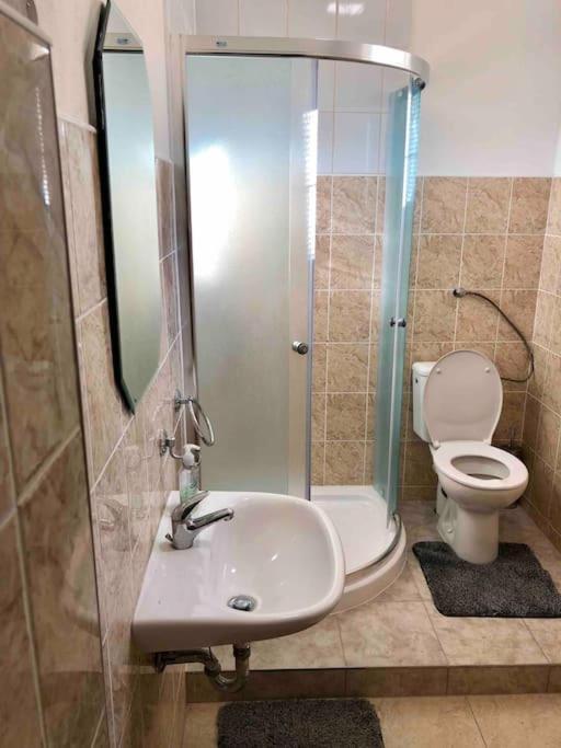 Cozy Apartment Near Hockey & Football Arena Μπρατισλάβα Εξωτερικό φωτογραφία