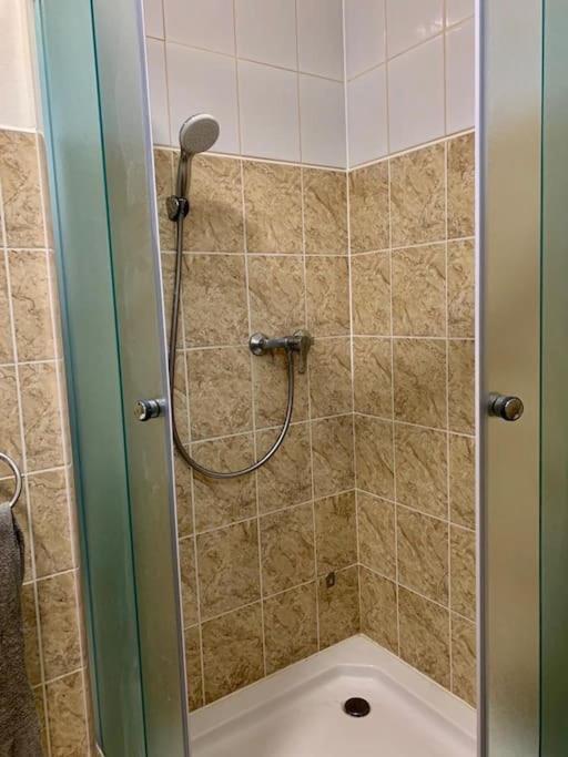 Cozy Apartment Near Hockey & Football Arena Μπρατισλάβα Εξωτερικό φωτογραφία