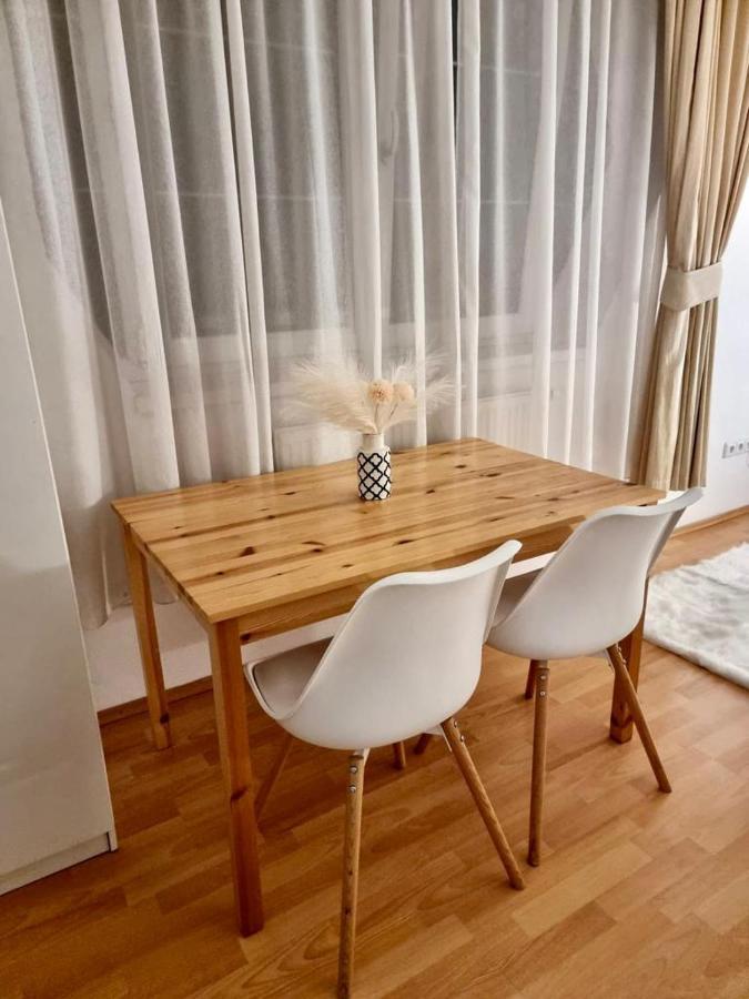 Cozy Apartment Near Hockey & Football Arena Μπρατισλάβα Εξωτερικό φωτογραφία